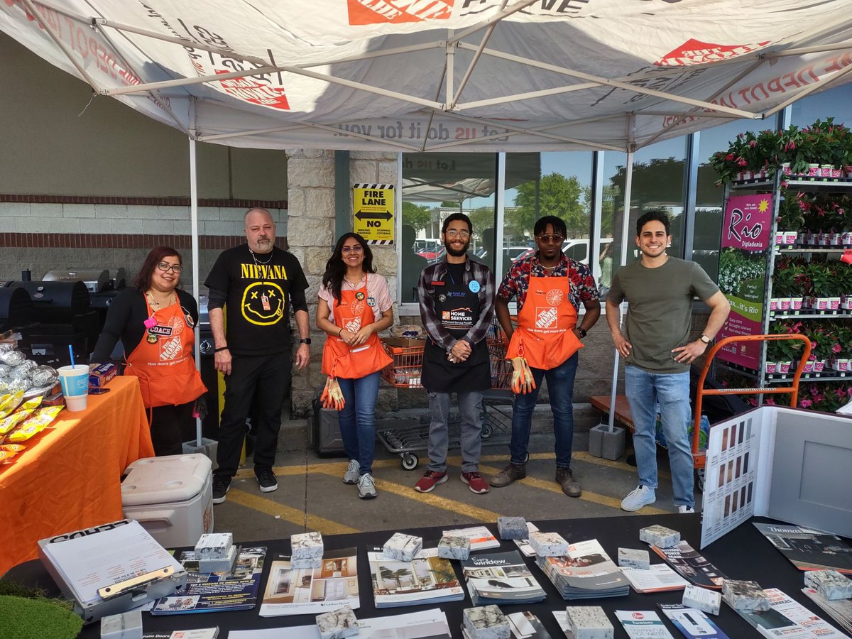 HUGE congrats to <a href="/HomeDepot/">The Home Depot</a> #6816 Oakcliff for winning the creative pic competition! 

I had a lot of fun today visiting during your event, I hope you all enjoyed the pizza, ice cream, and cookies! 

🔥Thanks again to everyone that participated in this competition🔥