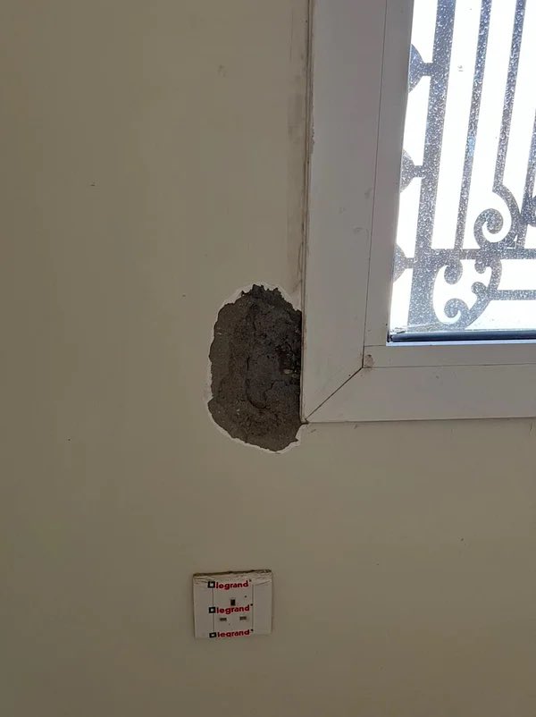 sabqorg's tweet photo. مُلاك "بوابة الشرق" يناشدون "الحقيل":  نعيش في فلل بلا ماء ولا كهرباء والخدمات لم تغادر"الورق".

https://t.co/rng8omzZ4p https://t.co/ZBrA8avoel