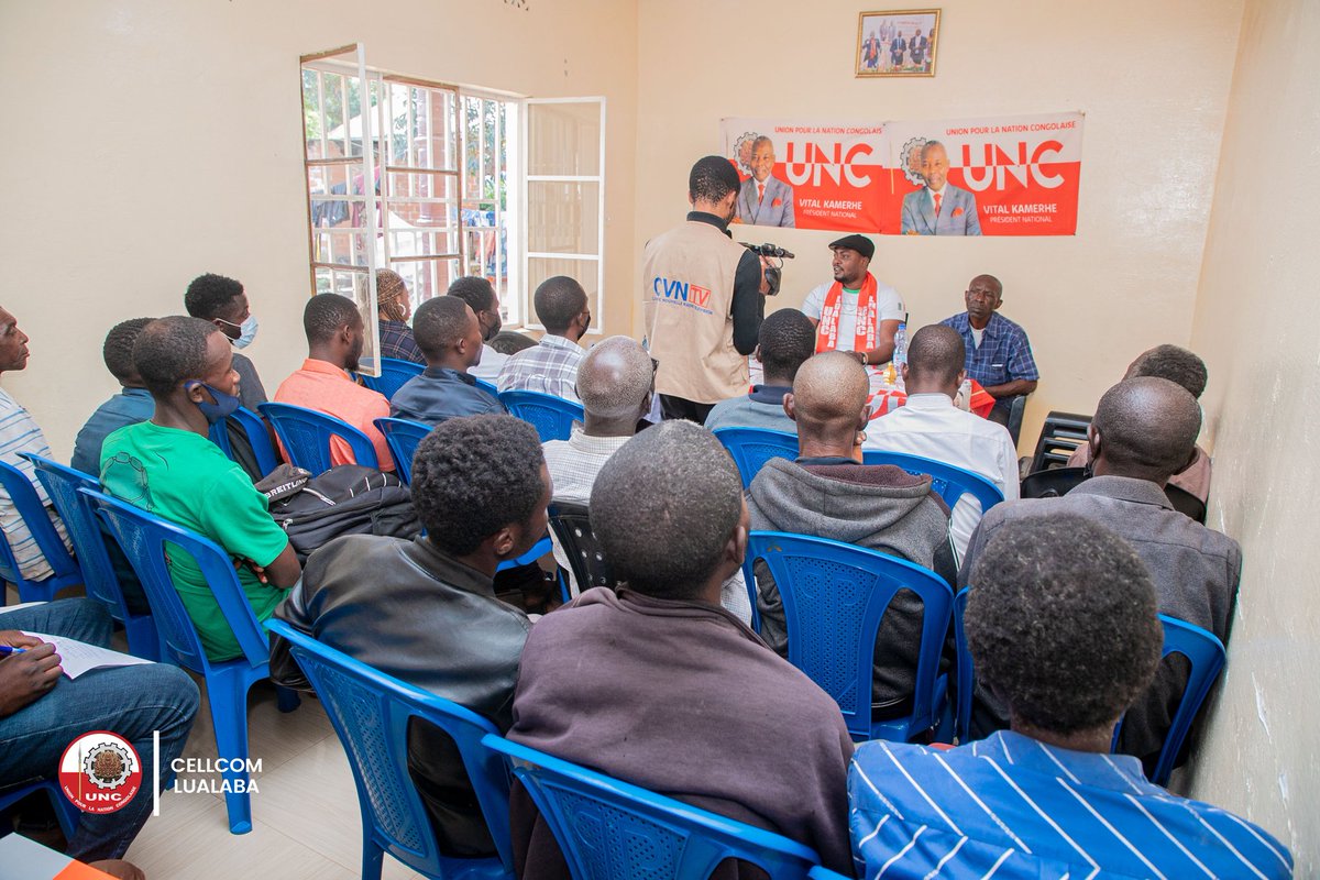 coeurdafriqueM's tweet photo. Le coordo d la structure chargée de recrutement et implantation @UNC_LUALABA_OFF le camarade @OfficielVankab a tenu une réunion hebdo de sa structure ce jr ,le secrétaire inter fédéral de L'UNC LUALABA @ChristianMasud_ a pris part à cette réunion très mouvementée. Kazi mbele tjr https://t.co/gL5KjLg0d5
