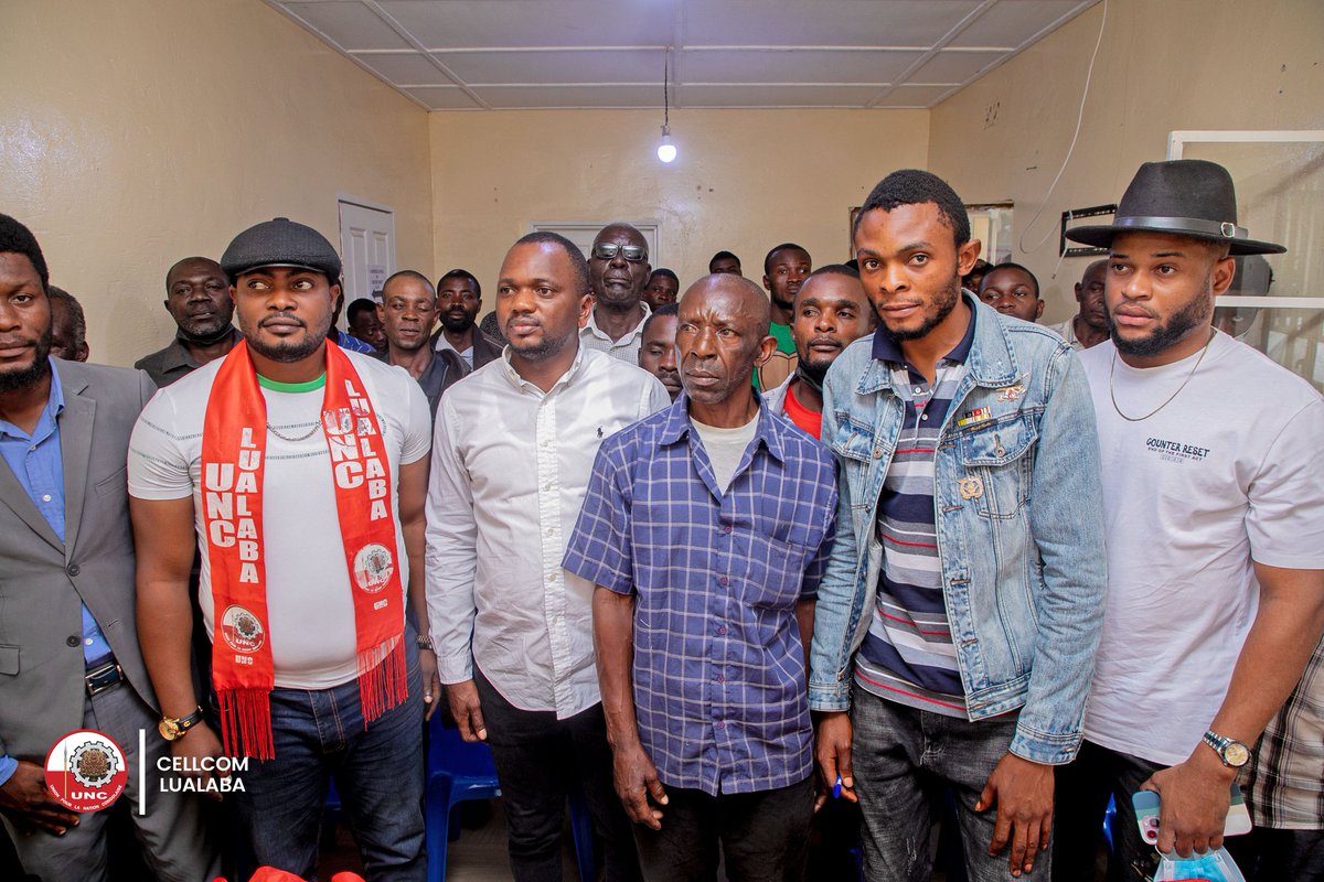 coeurdafriqueM's tweet photo. Le coordo d la structure chargée de recrutement et implantation @UNC_LUALABA_OFF le camarade @OfficielVankab a tenu une réunion hebdo de sa structure ce jr ,le secrétaire inter fédéral de L'UNC LUALABA @ChristianMasud_ a pris part à cette réunion très mouvementée. Kazi mbele tjr https://t.co/gL5KjLg0d5