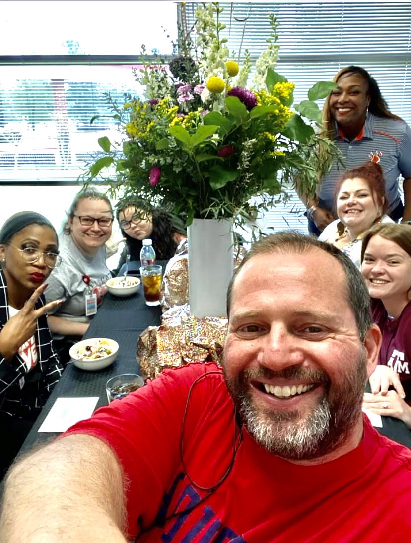 PrincipalAuntie's tweet image. #AssistantPrincipalsWeek and #LibraryWorkersWeek was a huge success at @SplendoraHigh this week! I hope you all felt plenty of love, gratitude, & appreciation. I’m blessed to have a solid group of teammates that’s focused on #1Team1Voice1Vision & #CultivatingExceptionalPeople