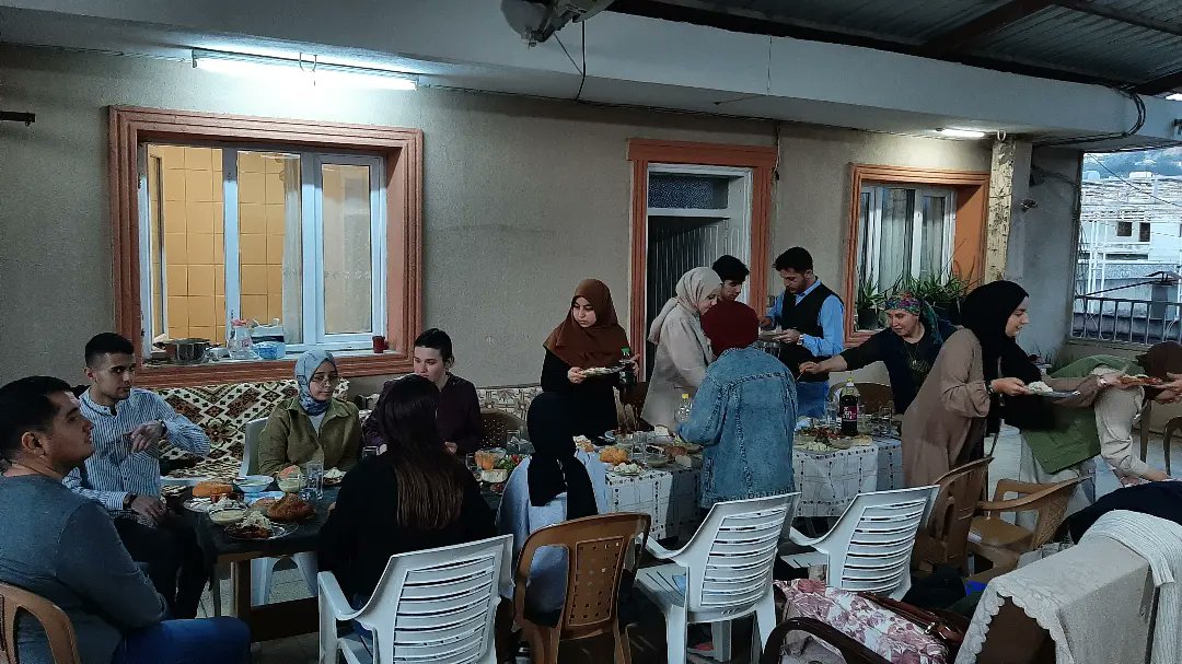 DavranDernegi's tweet photo. DAVRAN.DAK-DER üyeleri olarak, iftar yemeğinde buluştuk. Nazik ev sahipliklerinden dolayı KÜÇÜK ailesine şükranlarımızı sunuyoruz. Hayırlı Ramazanlar.
#Davran https://t.co/V1TOZ3scKg