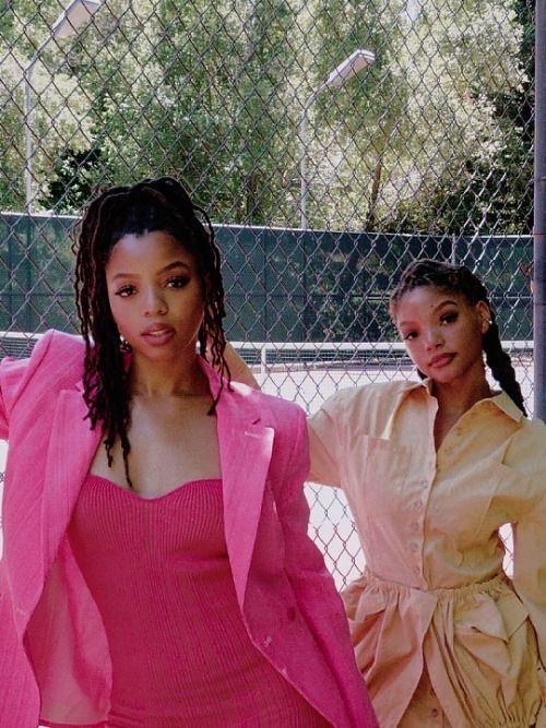 Hourly Chloe x Halle ˣ (@hourlysiren) on Twitter photo 