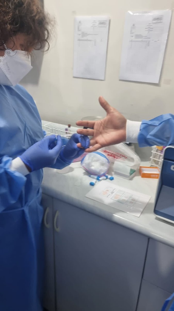 🩸 Taller de toma de muestra para Gota gruesa 

La gota gruesa es el examen de elección para confirmar o descartar la malaria, debido a que es una muestra concentrada y deshemoglobinizada, permite revisar mayor cantidad de sangre en una pequeña área con muestra.