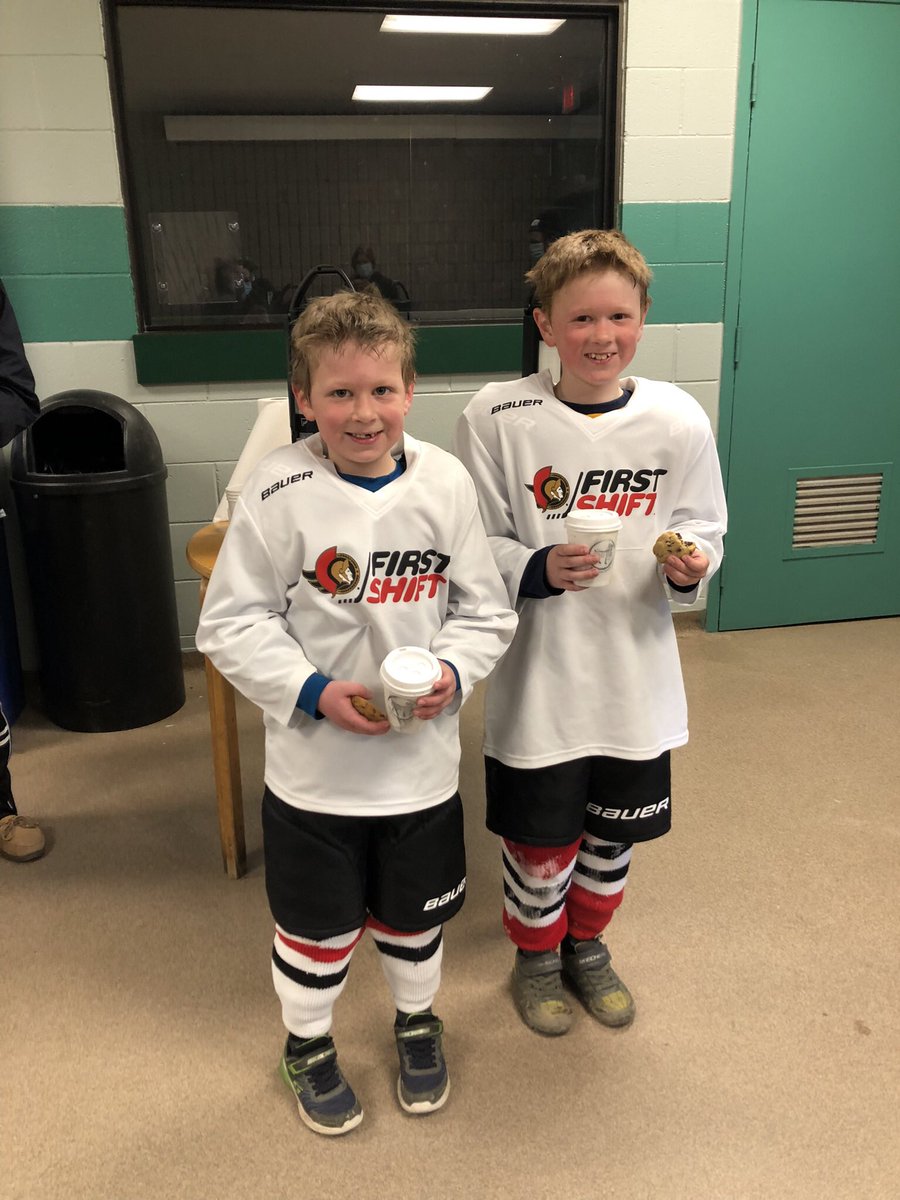 sydenhamkennedy's tweet photo. That’s a wrap! Thanks again to everyone involved with @LTMHA2012 #TheFirstShift #Hockey Program and thanks to the @Senators @NHLPA @BauerHockey @LTRecreation and our friends at #TheGiddyGoatCafe for the hot chocolate and cookies! Great way to end the season! https://t.co/xTD6aoGLRz