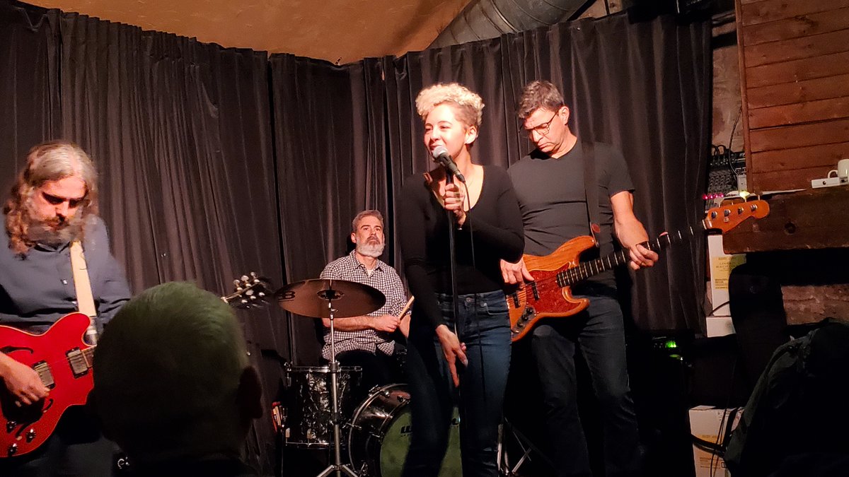 blueshamilton's tweet photo. Treble rocks out to @MissHaileeRose and the Coachmen @CoachAndLantern @rockowheeler #HamOntMusic #HamOnt #AncOnMusic #OntMusic #OntBlues #hblmonkey Full pics: https://t.co/nPXFkIoXqU https://t.co/KaDey7O7wL
