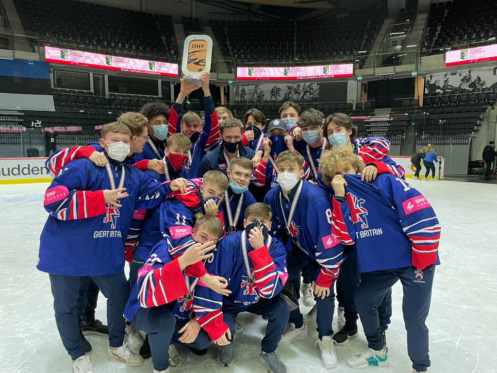 RSSPIC's tweet photo. And it's bronze for the GB ice hockey COVID mask crew well done to the lads for maintaining the tournament rules and the overall result #gbicehcokey #basrat https://t.co/eceAk7eS6u