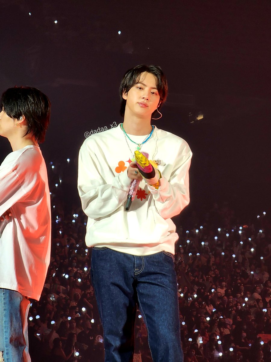 dadaa_x3's tweet photo. Jin is so damn breathtaking... https://t.co/UEA7NncV1p
