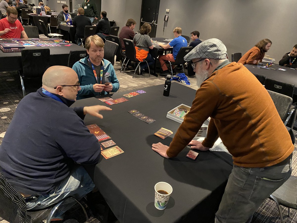 hardjive's tweet photo. @raidersNrogues
#raidersandrogues #protoatl
Playing -
@JohnSchevola from Smirk & Dagger Games (Cutthroat Caverns publisher) playing
Sam Pugh, designer - The Trails of Dinosaur Territory https://t.co/4WCdS74pu5