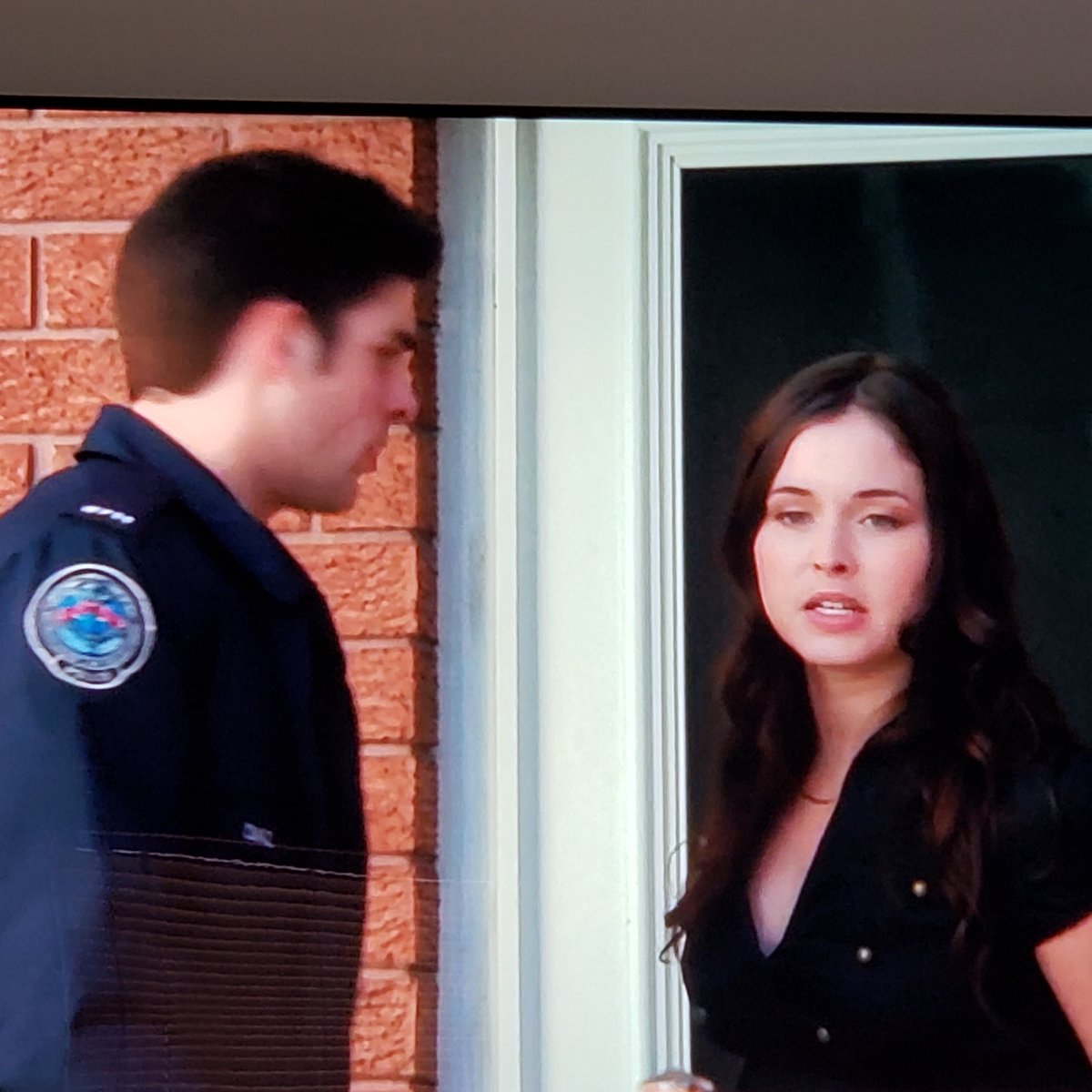 meltrue7's tweet photo. This is why you follow @noelcarbs work. Continuing my first watch of #RookieBlue and not only is there the amazing #CharlotteSullivan, and @noamjenkins but I also @realtimrozon and @nkrilova. 
#FandomsCollide #FollowTheWriters #NowINeedTheCarbonerTShirt
#WynonnaEarp https://t.co/2ig3SnqY4Z