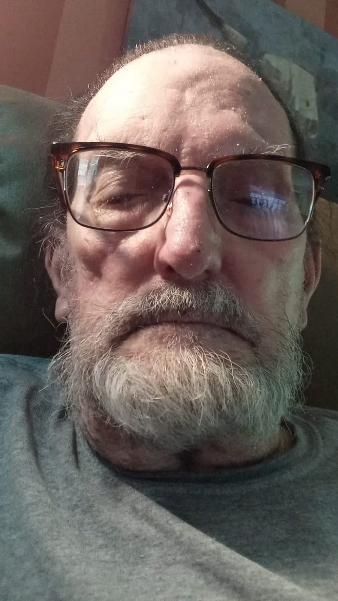 DonaldHacker448's tweet photo. Need to clean the glasses? https://t.co/QRZV49zSx8