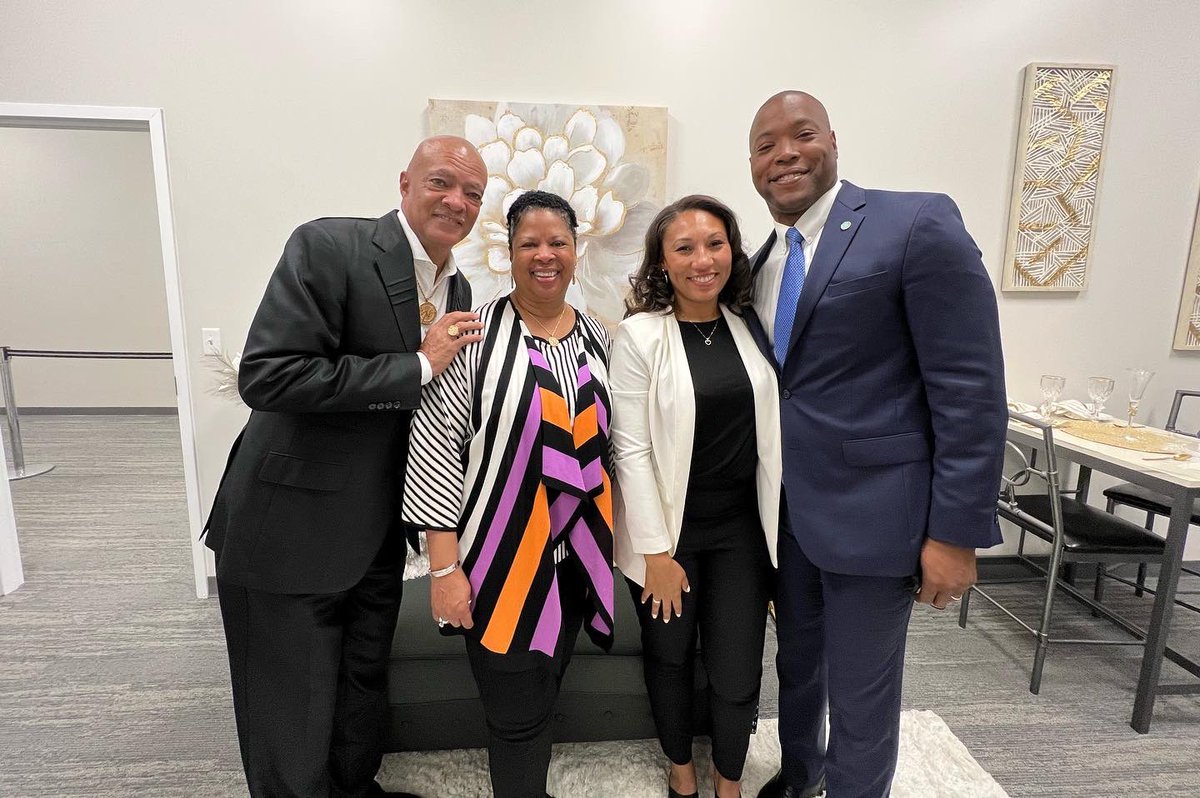 AaronRouseVA's tweet photo. Welcome to VB, @themountvb I know The Mount will serve as a blessing to the people of VB in their new home. ⛪️ TY Pastor Terron &amp; Lady Tasha Rodgers for having us. I’m so elated. It’s always a honor to be in the presence of @TheMountBishop and Elder Valerie Brown. #community https://t.co/64wePNkYJ1