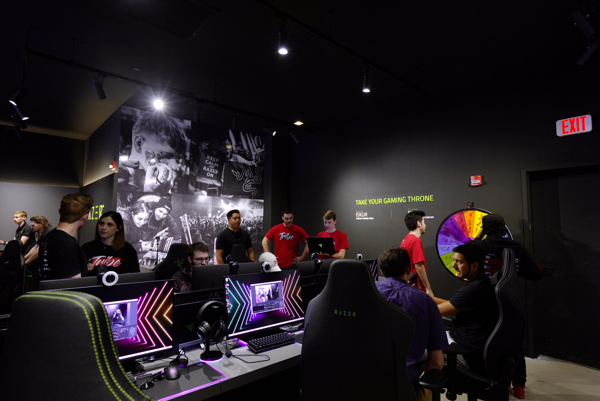 R Λ Z Ξ R on Twitter "RazerStore Austin is officially open! 💚⭐️ https