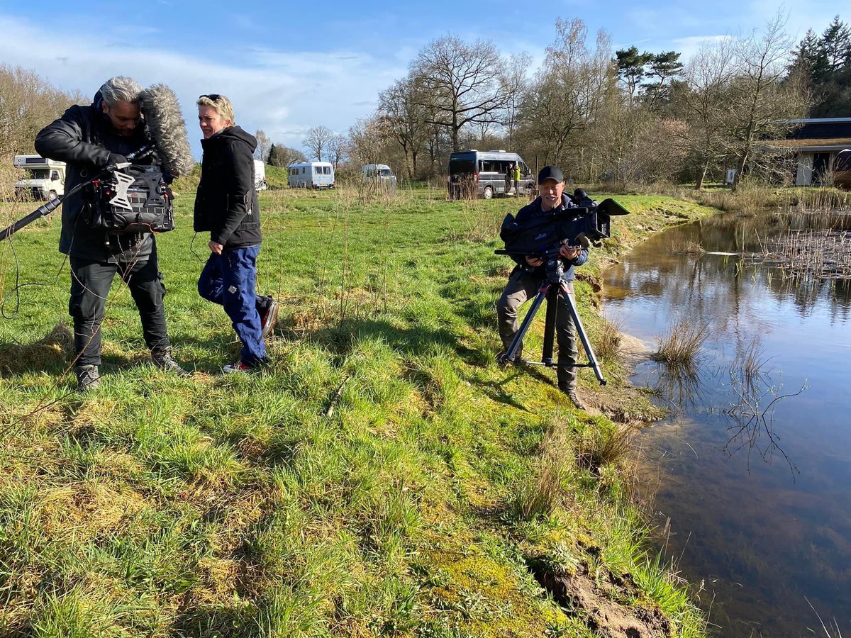 deklashorst's tweet photo. TV opnames Wildkamperen, van single naar ANWB stelletje. Vrijgezellen gaan een etmaal lang daten én kamperen met een potentiële, grote liefde! Niets ‘even snel uit eten’, maar écht de tijd voor elkaar nemen op romantische kampeerplekjes van Nederland. #ANWB #SBS6 https://t.co/kWsLQlVOHi