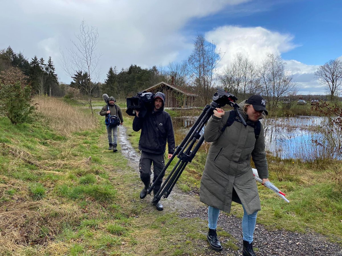deklashorst's tweet photo. TV opnames Wildkamperen, van single naar ANWB stelletje. Vrijgezellen gaan een etmaal lang daten én kamperen met een potentiële, grote liefde! Niets ‘even snel uit eten’, maar écht de tijd voor elkaar nemen op romantische kampeerplekjes van Nederland. #ANWB #SBS6 https://t.co/kWsLQlVOHi