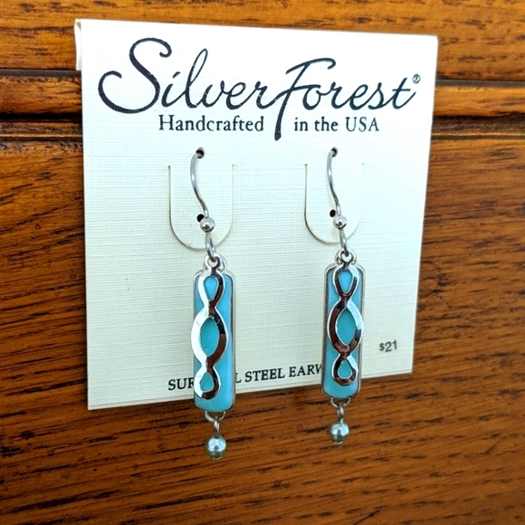 Poshpleasures1's tweet photo. So good I had to share! Check out all the items I'm loving on @Poshmarkapp #poshmark #fashion #style #shopmycloset #silverforest #soma: https://t.co/ua8IZxe8Pi https://t.co/xvivOS4Jym