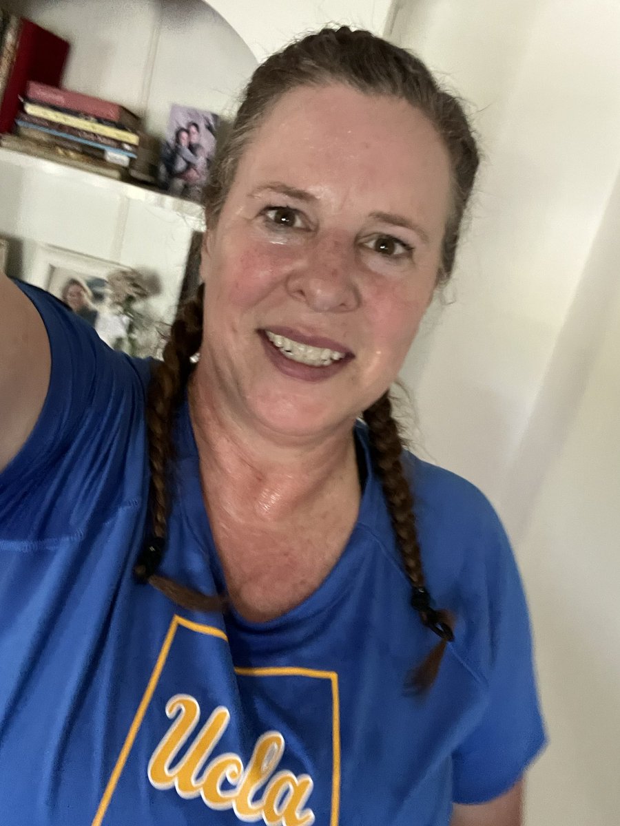 CoachCoriClose's tweet photo. Thank you to my friends who got me this @onepeloton . So good for me. I’m listening to the coaching of @CharismaOsborne and I’m on …project summer progress to swimwear. #neutral thinking #nextrightstep https://t.co/iMhVdJkUPb