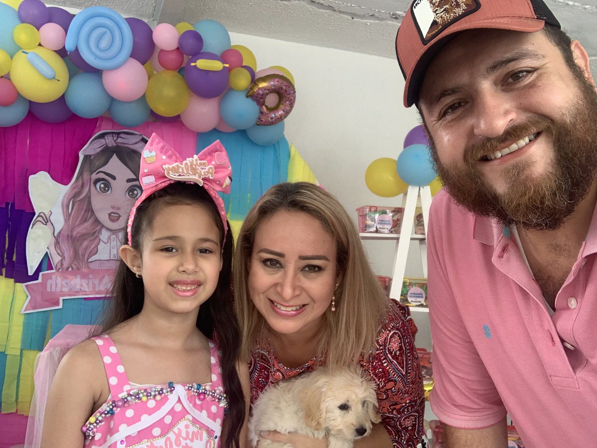 braulioesca's tweet photo. Feliz cumpleaños #Marlith te queremos mucho sobrinita 🎁 https://t.co/hXUXBFdhwC