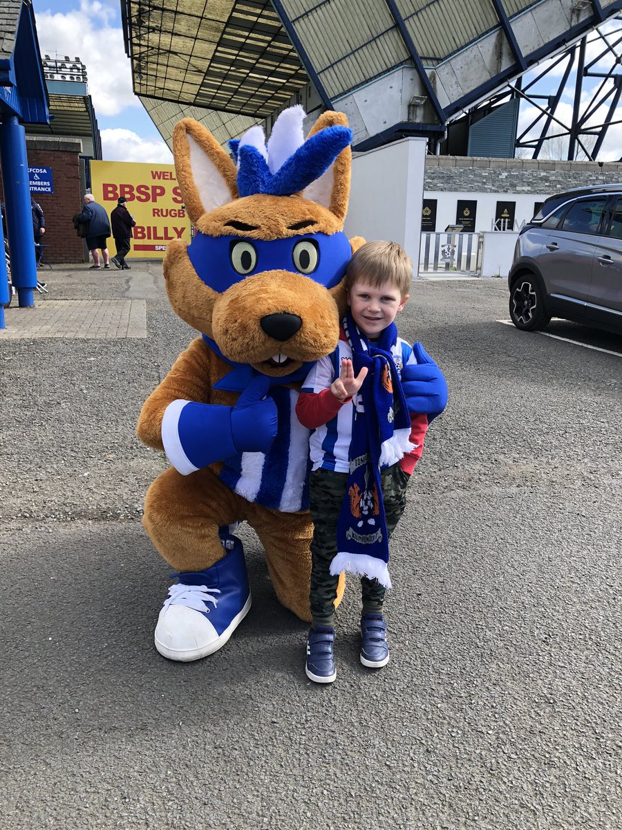 Wee man was absolutely buzzing today meeting the one and only @ConkerCaptain. Nice to bump into a few weel kent faces in the Moffat stand today 🔵⚪️🔵⚪️
