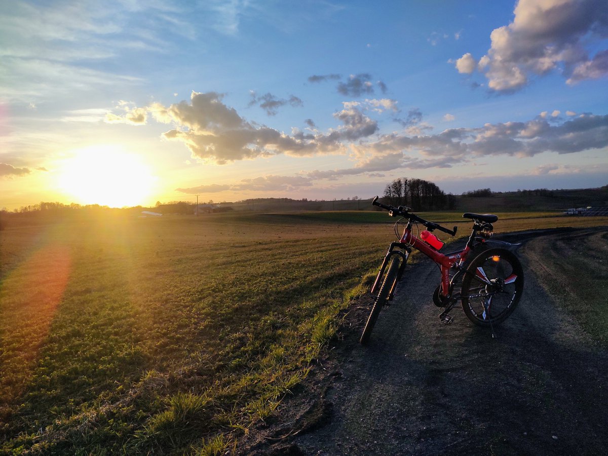 visitwarmia's tweet photo. Stop car. Ride a Bike. I don't need russian petrol.
#Embargo #stoprussian  #nocar #sunset #bike #bikelife #spring https://t.co/htNbG4RclY