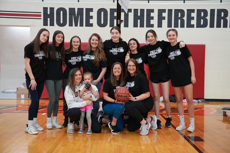JulieHortonPT's tweet photo. 99 Problems but a Swish Ain’t 1 ❤️🏀💙 This amazing crew had a great time raising money for a wonderful cause #FTFK https://t.co/hQCQtl1XXV