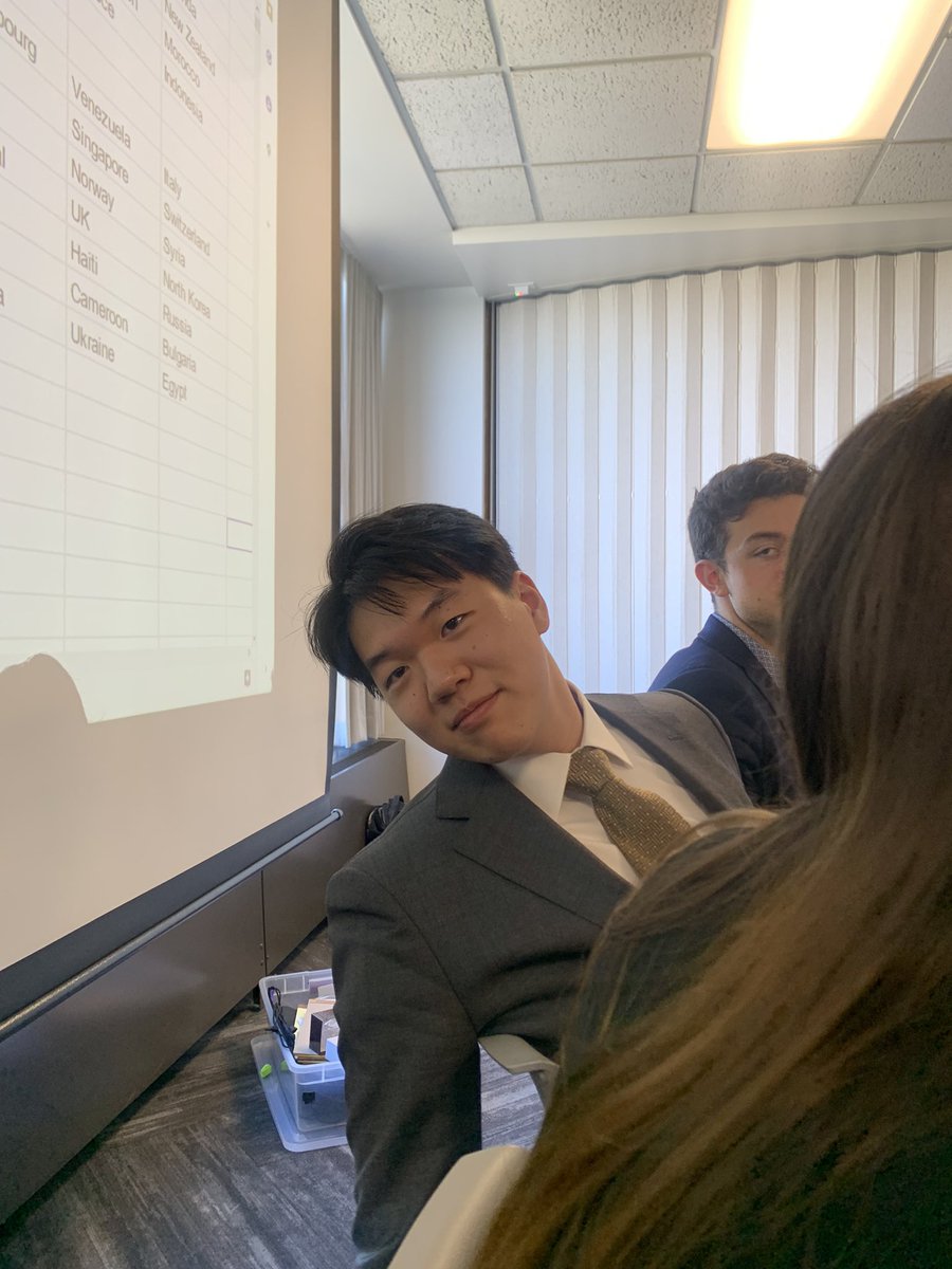 UNCLOS_NUMUNXIX's tweet image. how the tables have turned… let this be a lesson to not stop songs halfway through #cancelleo #leohatesfun