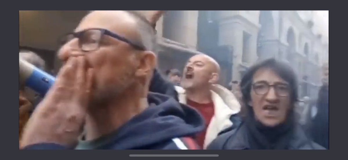 Crisfuture's tweet photo. @Agenzia_Ansa Uccidiamo tutti i russi in italia ! Mettiamoli nei lager e facciamoci un bel baffetto da Hitler https://t.co/3VdV5D0xRO