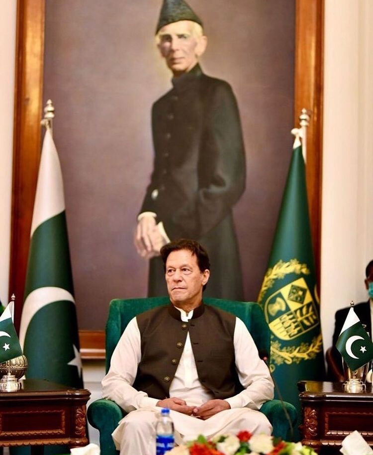 IshraqueSadeed's tweet photo. Massive respect for the leader who faught till the very end and will continue fighting with Mafias!

#BehindYouSkipper #BehindYouSkipperAlways #ImranKhan #PMIKTalksToNation #importedgovernment #BlackDayForPakistan https://t.co/QpGmr889k6