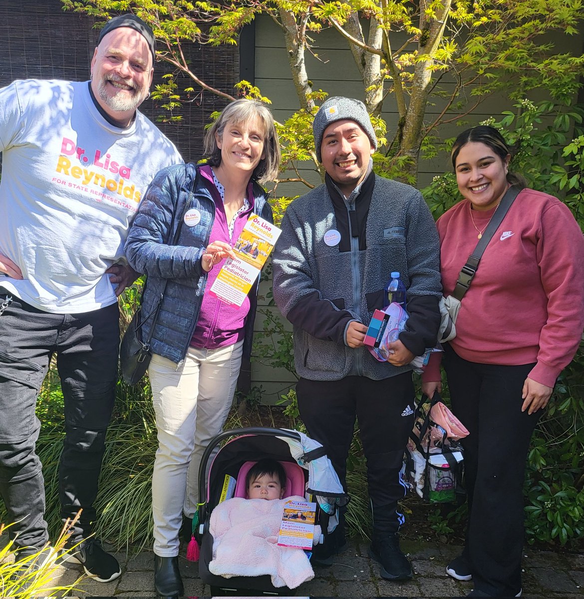 LisaForOregon's tweet photo. Thanks to all our amazing volunteers, interns and my legislative colleagues @RickiRuizOR @RepZachHudson @KhanhPhamForOR @RobNosse for joining us for our #LisaForOregon canvass weekend, day 1! https://t.co/mlSyBgDvjk