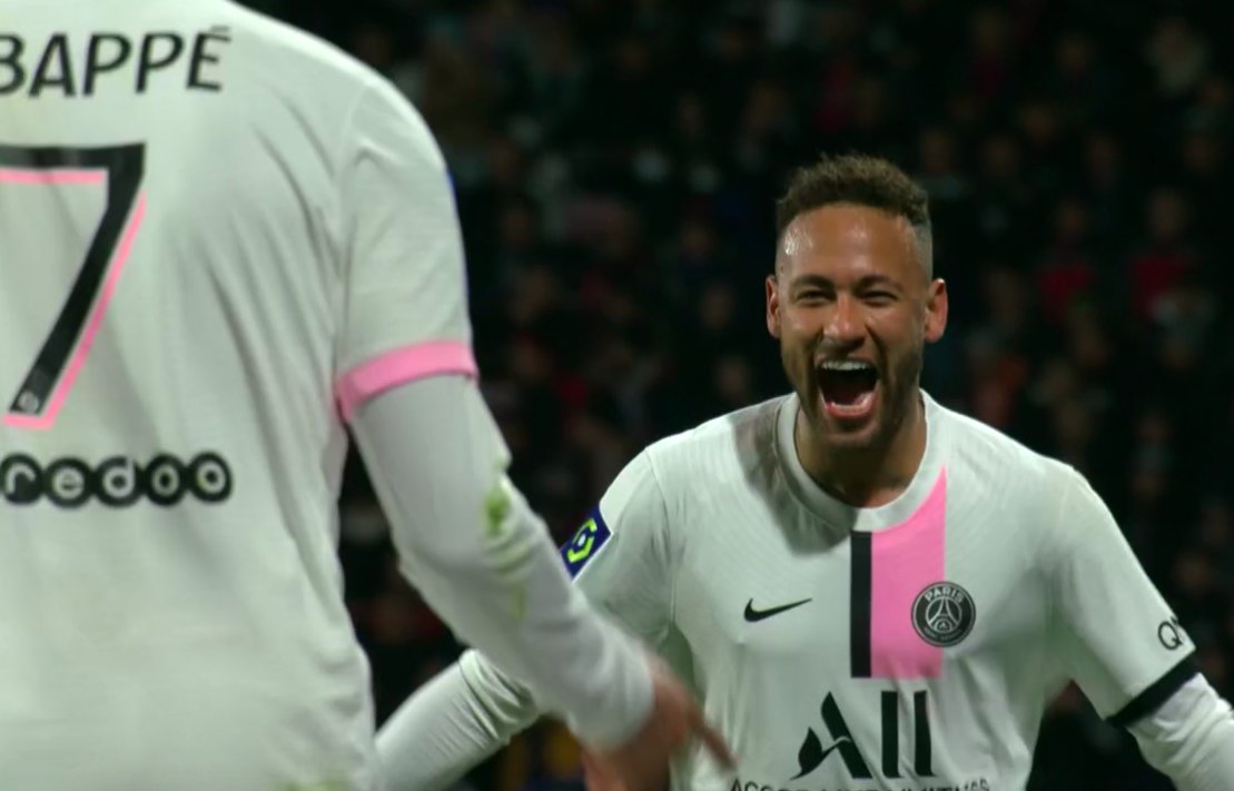 psgcommunity_'s tweet photo. Je chiale... Ça peut pas se finir comme ça 🥲 https://t.co/8DLLAaVxu6
