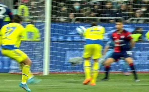 #CagliariJuve e niente, il buon #Rabiot è destino che non la metta... :) la #TrinceaJuve lo sostiene a distanza, e alla fine pellegrini si è scusato pr niente :) @francedit <a href="/gianper/">gianper</a> <a href="/matusa69/">Andrea Uggetti</a> <a href="/VitoSodano/">Vito Sodano</a> <a href="/VFrancavilla/">Valentina Francavilla</a> <a href="/giancarlosudano/">Giancarlo Sudano</a> <a href="/mattscanna/">Matteo Scannavini</a> <a href="/mikid303/">Michele Donati</a>