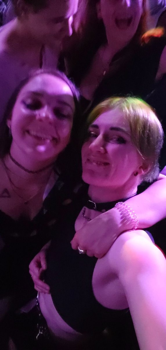 reennaae's tweet photo. name a more chaotic trio. I’ll wait 🤠 https://t.co/s1txNpTWTI