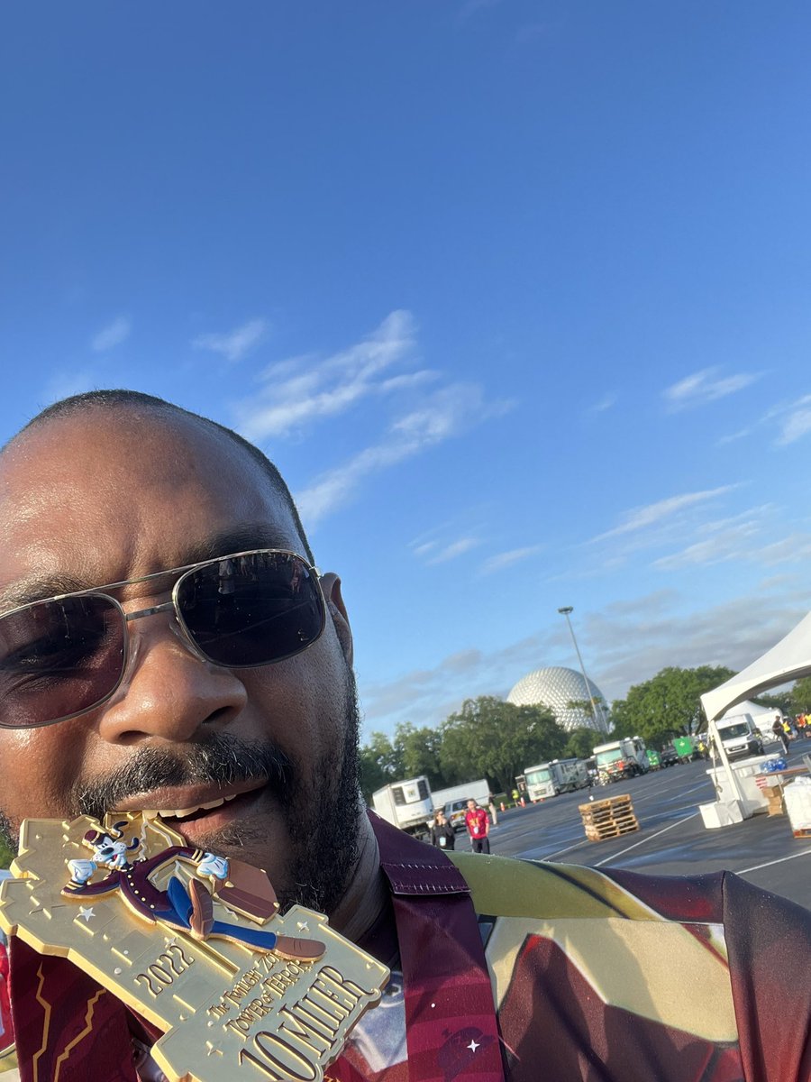SkitzafranikDJ's tweet photo. Oh yeah, I did this one too!!!
#10miler #rundisney #waltdisneyworld #crossingthefinishline https://t.co/DVsGa5LysS