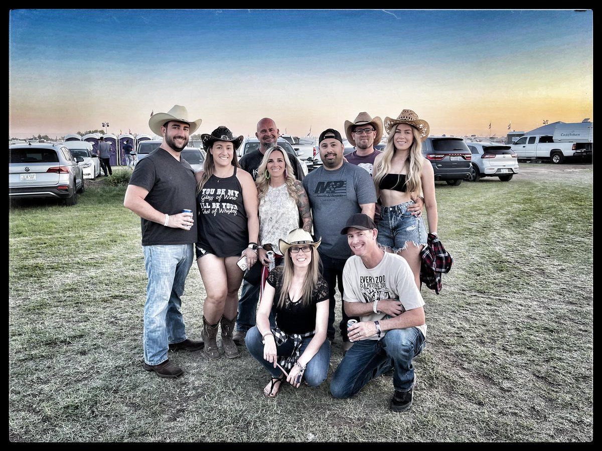 NurseMisty88's tweet photo. So far @countrythunder has not disappointed! Having an amazing time with friends and my love!! #FriendshipGoals #wemakethislookgood #husbandandwife #myhappyplace #loveblackandwhite https://t.co/sPBK9vlXc9