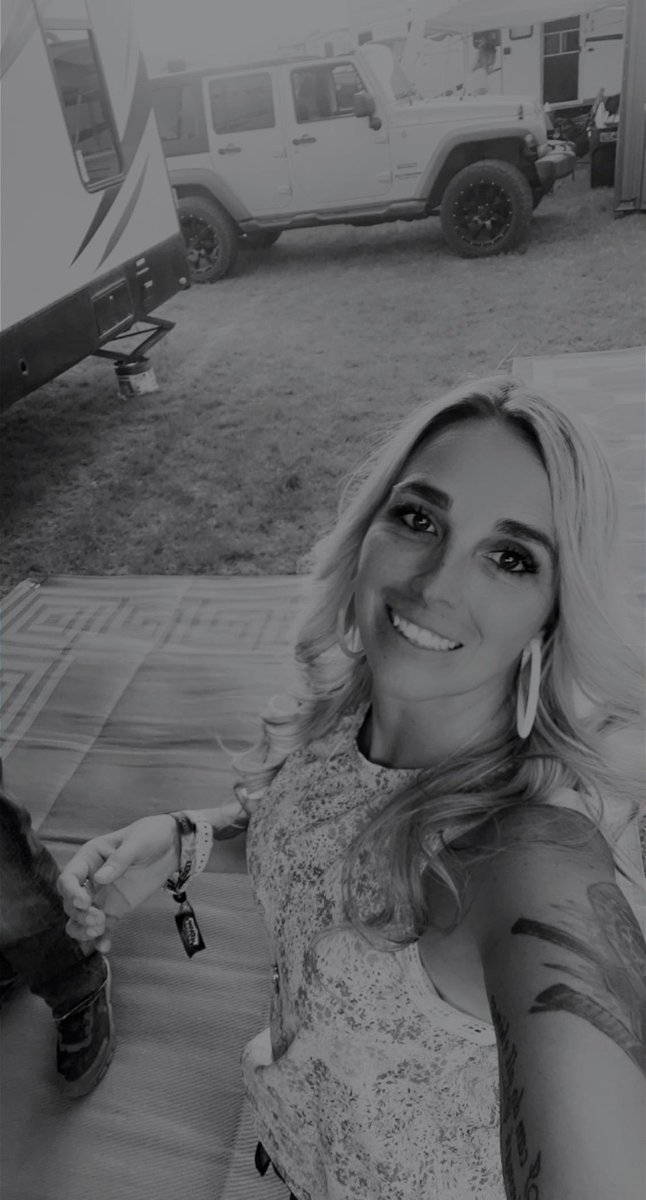 NurseMisty88's tweet photo. So far @countrythunder has not disappointed! Having an amazing time with friends and my love!! #FriendshipGoals #wemakethislookgood #husbandandwife #myhappyplace #loveblackandwhite https://t.co/sPBK9vlXc9