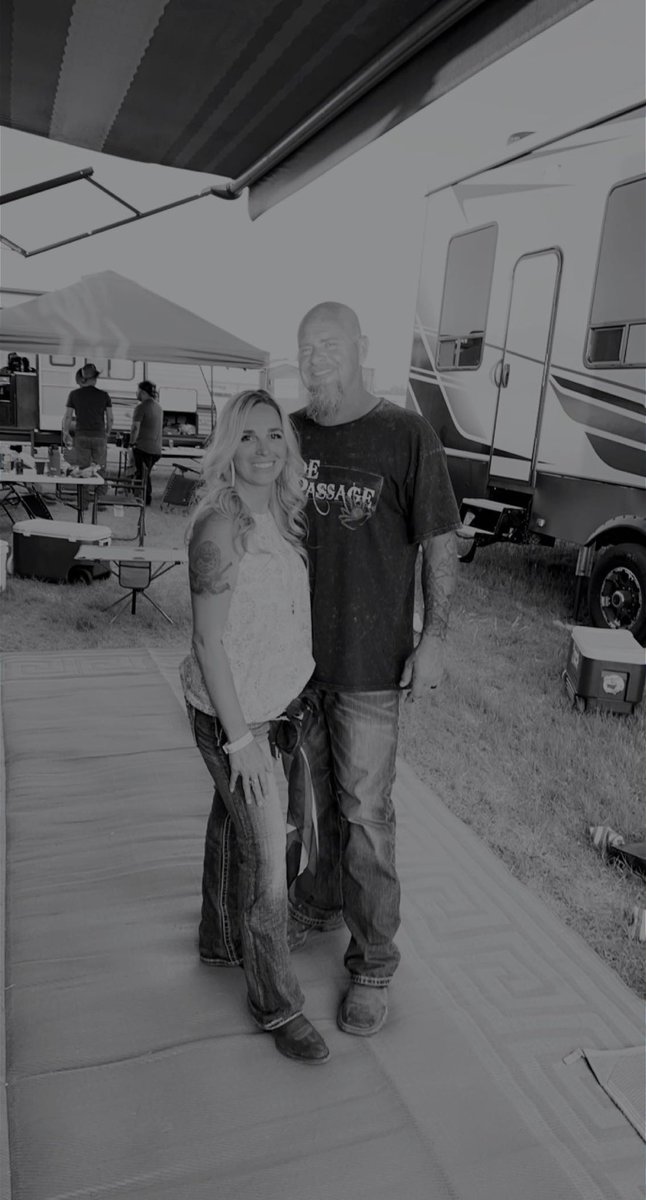 NurseMisty88's tweet photo. So far @countrythunder has not disappointed! Having an amazing time with friends and my love!! #FriendshipGoals #wemakethislookgood #husbandandwife #myhappyplace #loveblackandwhite https://t.co/sPBK9vlXc9