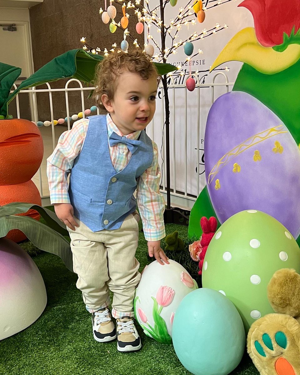 FFSNACKSLLC's tweet image. Parker had a great visit with the Easter Bunny today!!