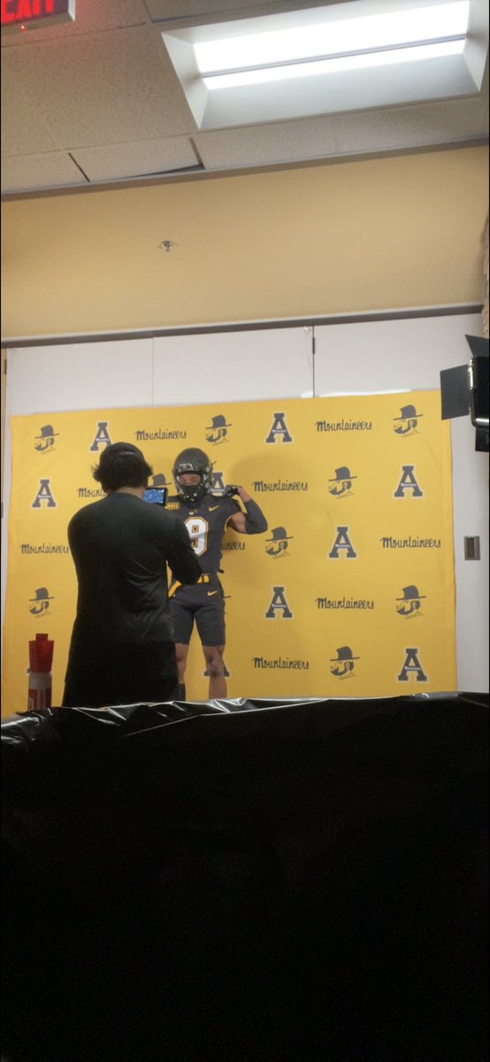 depass_daryl's tweet photo. I really enjoyed my time visiting APP today !! ⭐️🖤 @AppFBRecruiting @brycelybrand @extramiletigers @deethatguy @SC_DBGROUP can’t wait to be back 🤝 https://t.co/Z1vGyKfuGt