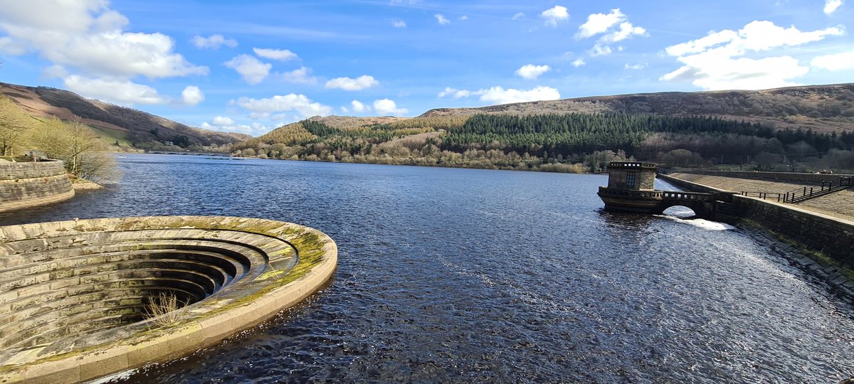 adventures_into's tweet photo. Today's 'Adventures into' we reached the top of Win Hill in the Peaks.
The pic of the rocky way down doesn't show how steap it really was! 🥵⛰️
My 8yo was feeling tired but kept saying  "if u belive it u can achieve it" 💪👧🏽
#PMA #peakdistrict #windhill #ladybower #DERBYSHIRE https://t.co/nwThqPKger