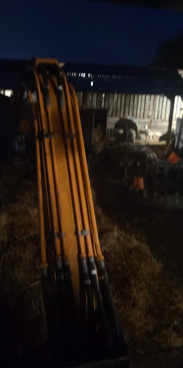 Alatchat01's tweet photo. @PintSizedFarmer Digging sheds out after lambing! https://t.co/mxMMJzEe9f