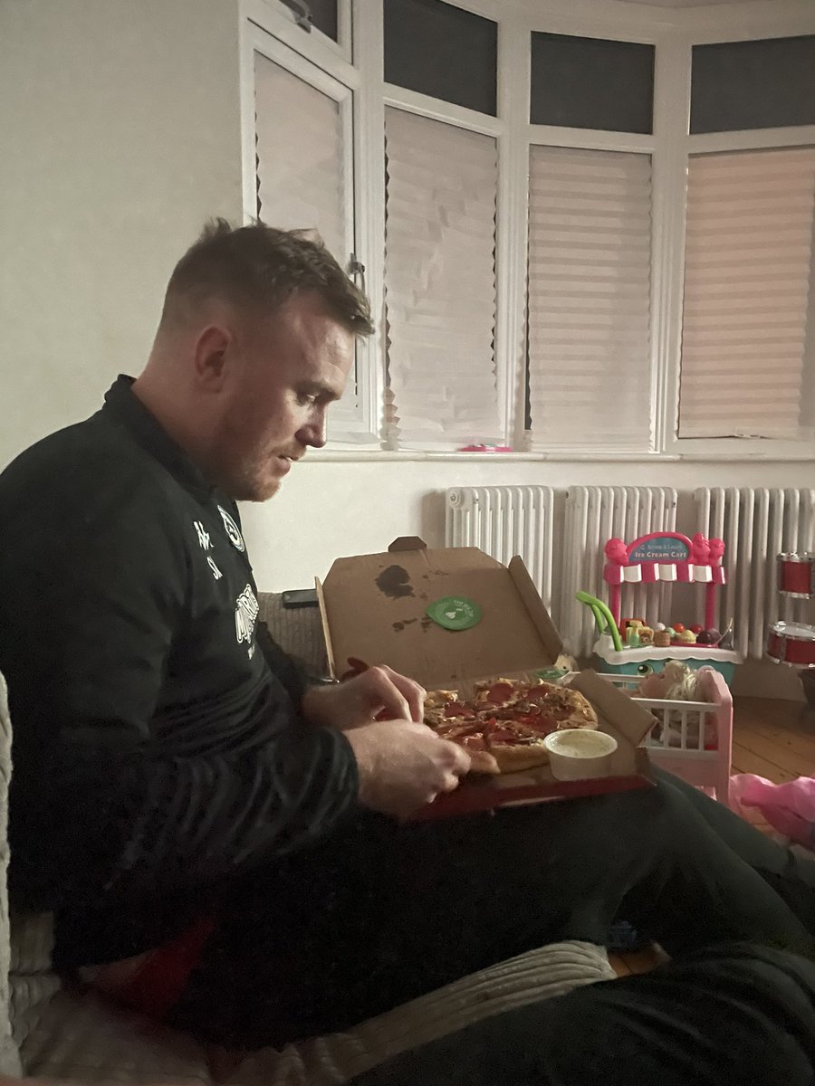 BenKnells's tweet photo. “Are you home”
Rocked up at my house with 3 large coronas. Ordered himself a dominoes.
Seems happy with himself tho.
#BigChew https://t.co/Oo6Lj6cK6U