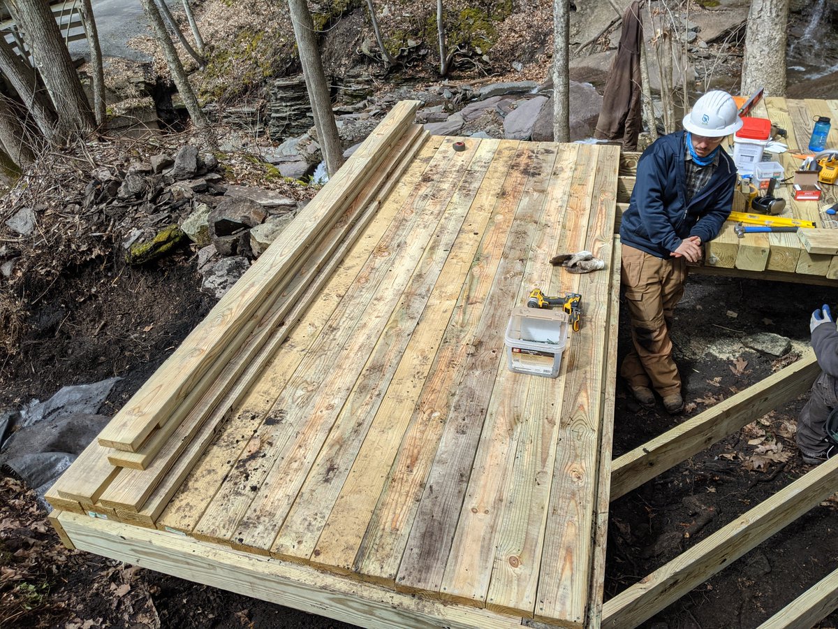 RovingTrailCrew's tweet photo. The #TurkeyPath reroute at #LeonardHarrisonStatePark is coming along nicely! Today we made great progress on the first landing, and tomorrow we'll build the steps. #PAOutdoorCorps @DCNRnews
📸: @NickelsOnTrail https://t.co/OKKvkhAtxr
