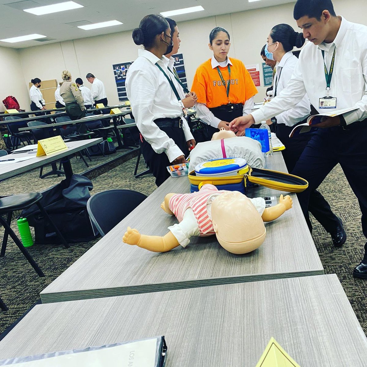 LASDYouth's tweet photo. Explorer class 106 is in full swing. Today after physical training the recruits learned  first aid skills and C.P.R.  @lasdexplorers @lasdhq @lasd_c_p_b https://t.co/1LMOmhGwoA