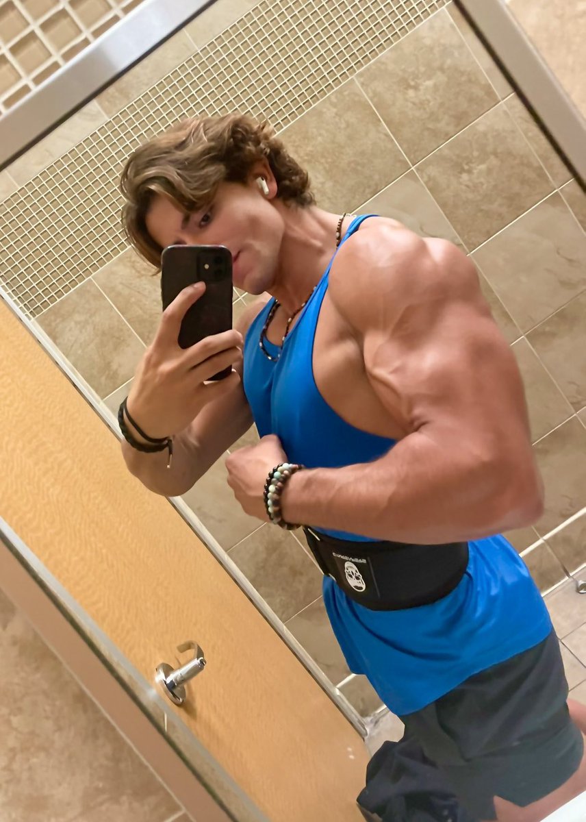 simonsezs93's tweet photo. U think nature produces thousands of naturally submissive, non-reproductive males for no reason? Of course your role is to #serve those intended to #dominate. There is none greater than #GodAdonis &amp; your own nature tells u so. It’s time to embrace your life role🧎#gayslaves $end https://t.co/u3jOjBptsC