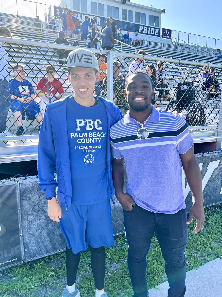 gerald_hearns's tweet photo. Great way starting my morning off supporting my buddy David and the Palm Beach County Special Olympics! David’s team got first in the 4x100 relay! #SupportAutismAwareness #BrandAmbassador #BrickByBrickAcademy David Brown Jean Brown Christopher Brown #DwyerPanthers https://t.co/fKH8v78CWn