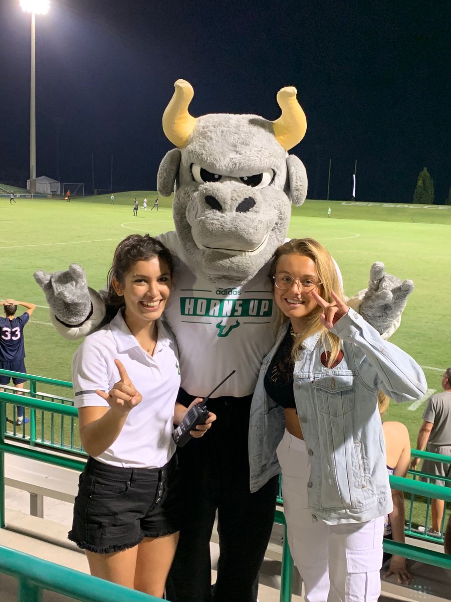 usfama's tweet photo. Happy USF day !! We are #proudbulls and we show it 💚💛💚 @USF_CAB @USFHomecoming https://t.co/Xcii7ijesN