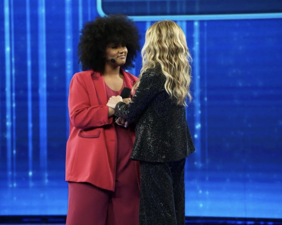 gfvipstan's tweet photo. la storia si ripete…💔 #Amici21 #aisha #enula https://t.co/rm4SbbY6bE