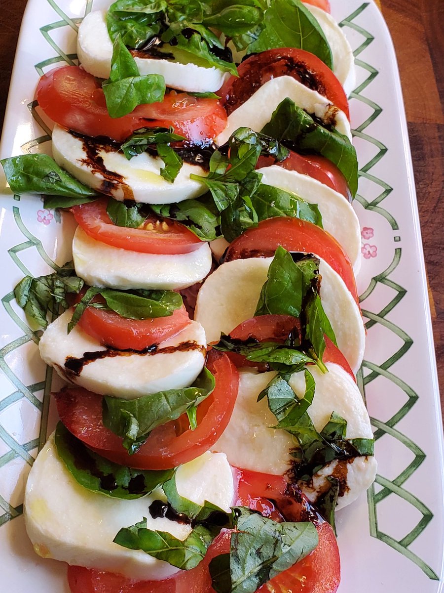 trinijazzdee's tweet photo. Really have to try not to eat it all. Caprese
#food #cooking #italianfood https://t.co/qAKyWFy4ZE