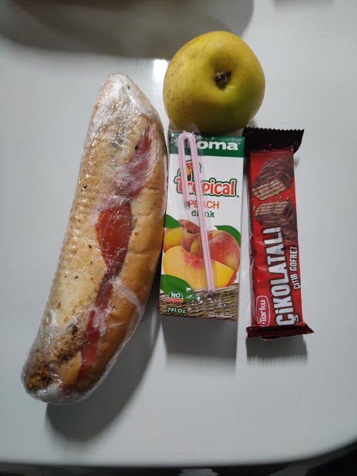 Polis Bayramında, İtfaiye ve zabıta personeline yemek yardım parası verildi.  Çünkii #PolisinBayramıYok ❗Helali hoş olsun. Buda polisin iftariyelikleri..