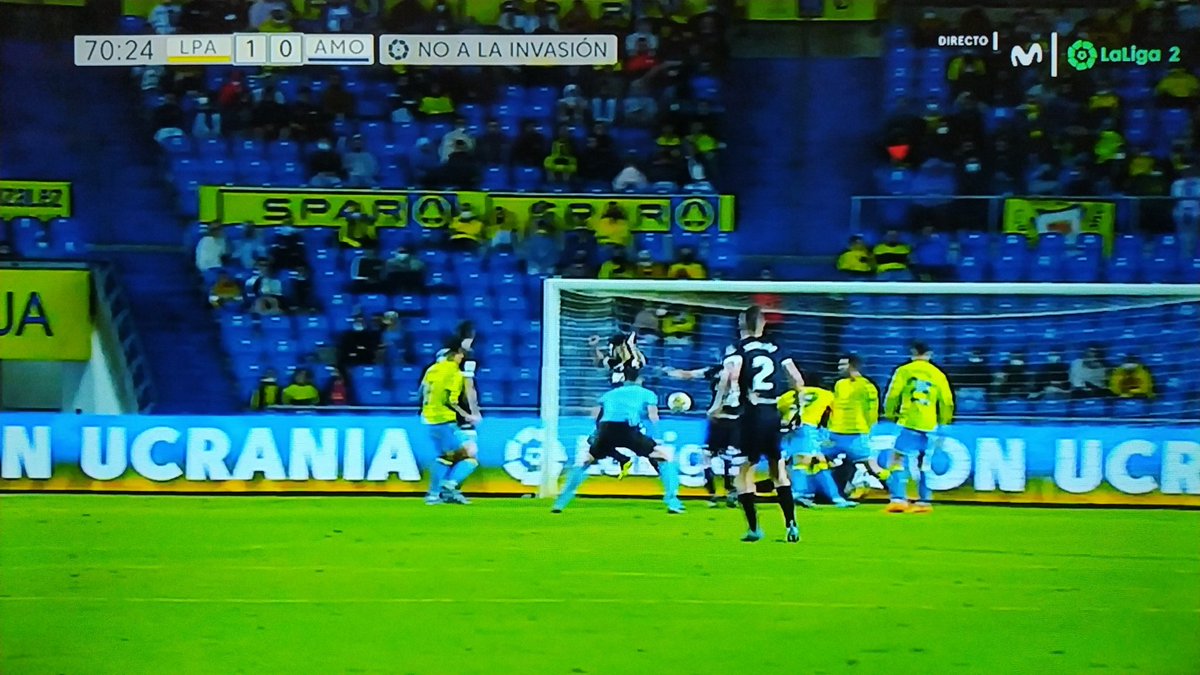 ArchivoVAR's tweet photo. 📺 El incomprensible tanto anulado al Amorebieta por fuera de juego.

Nolaskoain no se encuentra en la trayectoria visual del portero ni hace por disputar el balón. El tanto debió haber subido al marcador.

El juez de línea anuló el tanto y el VAR dio luz verde. ❌ https://t.co/V4vSbBmfWw